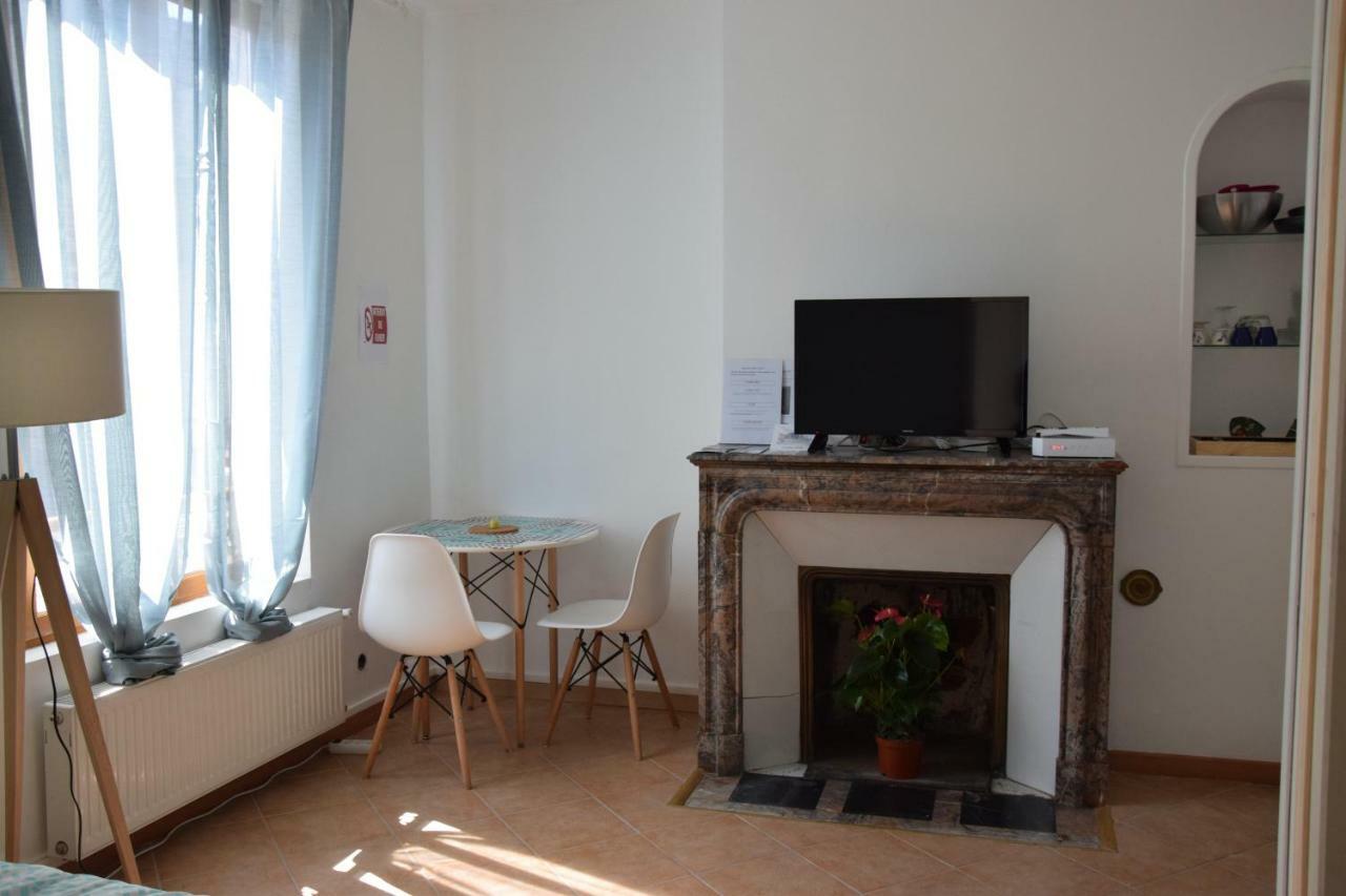 Joli Studio Plein Centre De Milly La Foret Bagian luar foto
